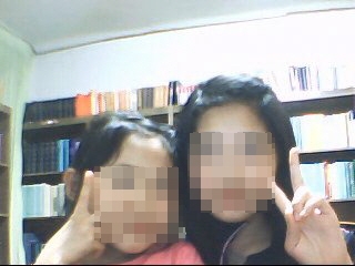 과거 이 모 목사의 소셜네트워크에 올라왔던 두 딸의 모습. 왼쪽 작은 어린이가 이번에 사망한 여중생이다. ©소셜네트워크 캡춰