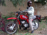 ▲오픈도어에게서 오토바이를 기부받은 한 에리트레아 목사. ⓒ오픈도어선교회