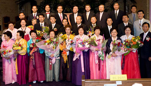 행사가 끝나고 새 임직자들 및 목회자들과 함께(사진:크리스찬타임즈 김정길 기자)