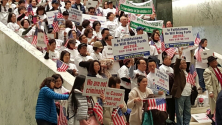 뉴욕한인네일협회가 2월29일 알바니 뉴욕주청사 방문 시위를 갖고 있다. 이날 뉴욕교협 임원과 뉴욕목사회 임원들이 함께 참여해 목소리를 냈다.