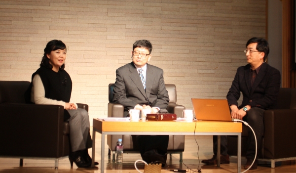 
현대목회와사역연구소
▲토크쇼가 진행되고 있다. (왼쪽부터 순서대로) 이정후 집사, 성기문 교수, 우한별 목사. ⓒ김은애 기자
