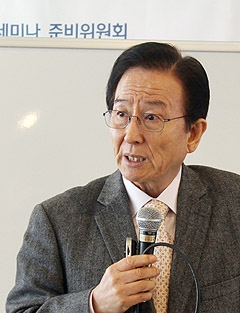 정장복 교수가 강의하고 있다. 