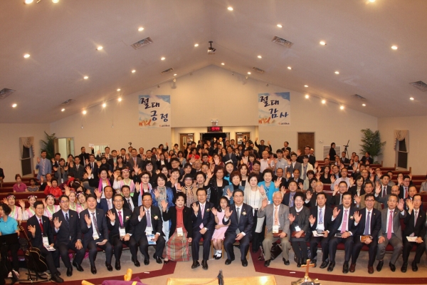 총회 참석자들이 기념촬영하고 있다. ⓒ여의도순복음교회