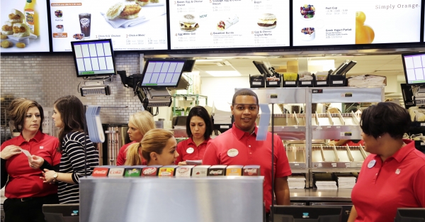 칙펠레 직원들
매장 내 칙펠레 직원들의 모습.