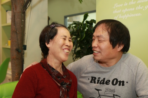 김히경 씨와 전복남 씨. ©홀트 제공