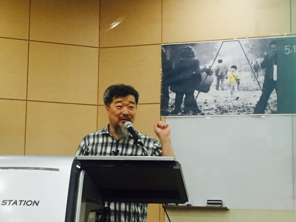 성공회대 한홍구 교수가 5.18 특강을 전하고 있다. ©평화교회연구소 제공