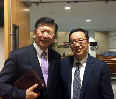 집회를 마친 후 김영길 목사(감사한인교회)와 권준 목사(시애틀형제교회)