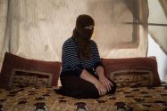 IS 대원이 자신의 페이스북에 올린 성노예 여성의 모습. 