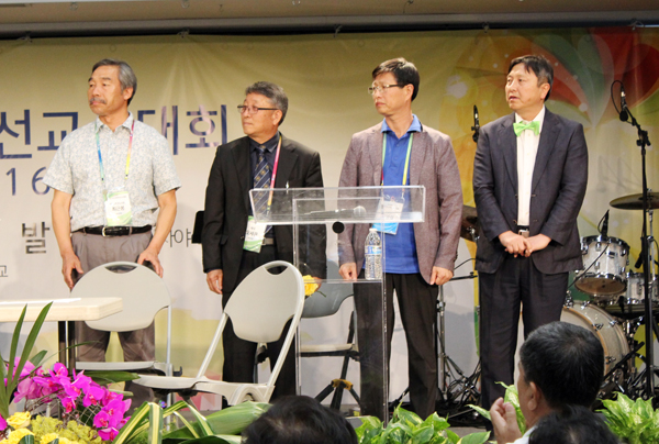 앞으로 4년간 KWMF를 이끌게 될 공동회장들. (좌측부터) 최근봉 오세관 김영섭 박영기 선교사 
