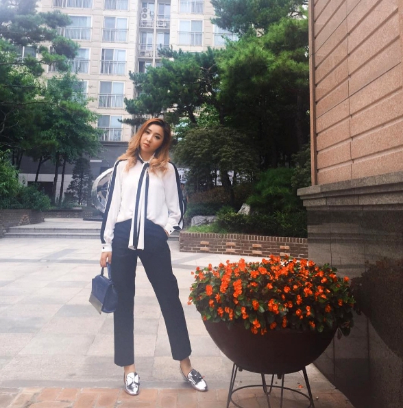 가수 공민지가 주일 예배 후 인스타그램에 "안녕~#happysunday Happy Sunday My friends :) #ootd #Church #예배끝"이란 멘트와 함께 올린 사진. ©공민지 인스타그램