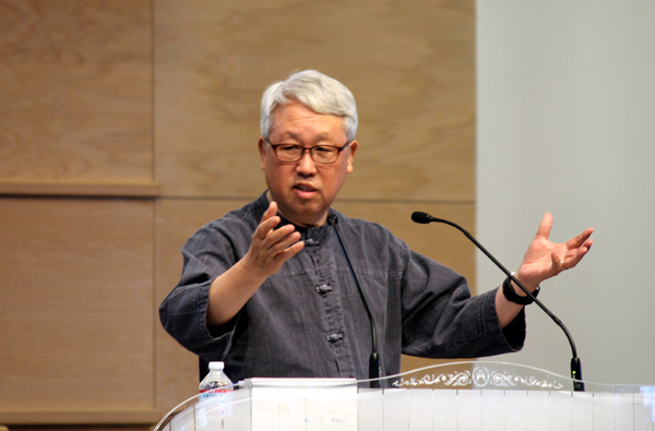 시애틀 연합장로교회 교회 설립 36주년 부흥성회에서 설교하는 이동원 목사