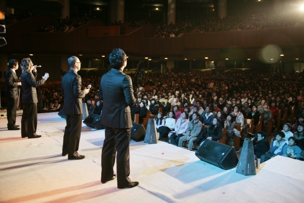 ▲ "1,200만 기독교인이 있고 교회가 6만 개가 되는데 왜 우리나라의 4분의 1을 차지할 만큼의 문화적 저변을 갖고 있지 못한가. 왜 기독교 음반시장은 일반 음악시장의 40분의 1도 되지 않는가"(사진은 기사 내용과 직접적 관계가 없습니다.)