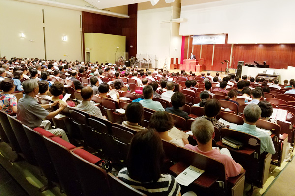 시카고 할렐루야 대성회가 그레이스교회에서 열렸다. 