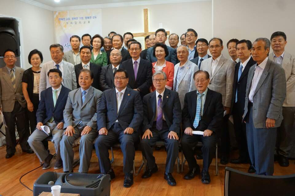 뉴욕교협 42-4차 임실행위원회에서 선거법이 대폭 강화됐다. 임실행위원회 참석자들이 기념촬영을 했다.