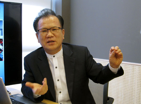 거창중앙교회 이병렬 목사는 목회의 중심을 유년 주일학교 사역에 두고, 직접 설교, 기획, 인도를 맡으며 교회의 모든 재정과 인력을 투입하여 놀라운 주일학교 부흥을 이뤘다. ⓒ이지희 기자