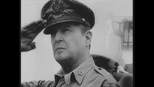 더글러스 맥아더 장군.