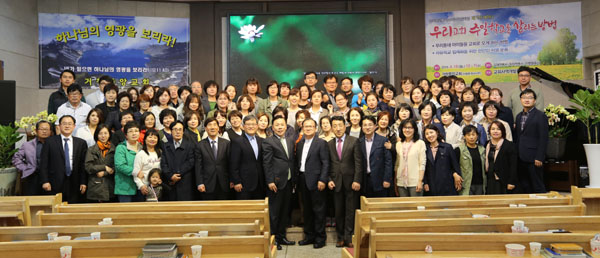 ▲지난 4월 18일 거창중앙교회에서 진행된 자유학교법 입법청원 운동본부 주최 일일세미나 참석자 단체사진. ⓒ자유학교법 입법청원 국민운동본