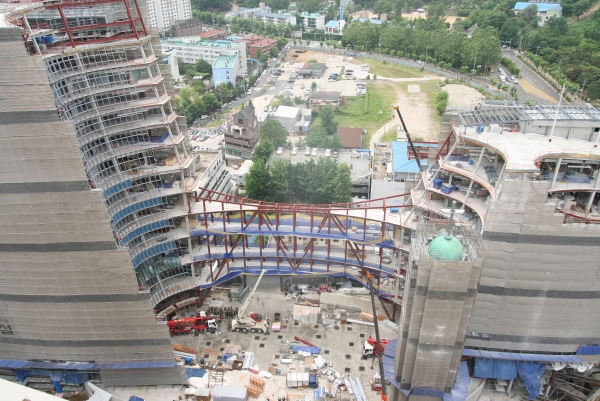 ▲사랑의교회가 새 예배당을 건축하던 모습